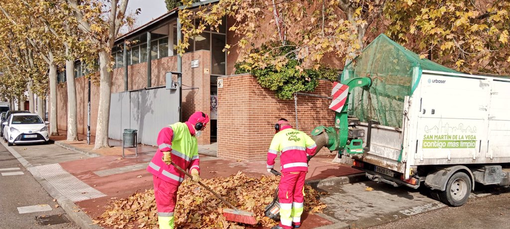 En marcha el operativo de limpieza y recogida de hoja en San Martín de la Vega