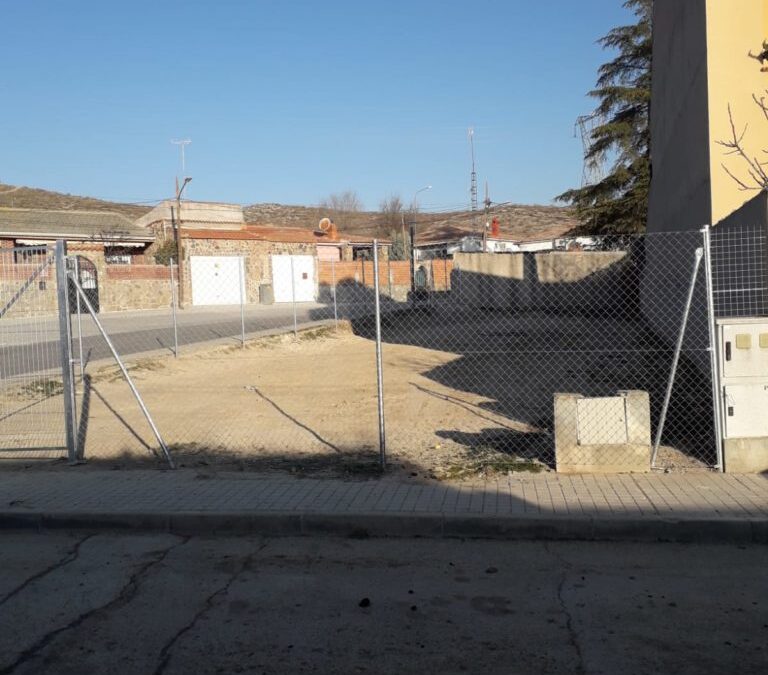 El Ayuntamiento finaliza las obras de vallado de los solares municipales