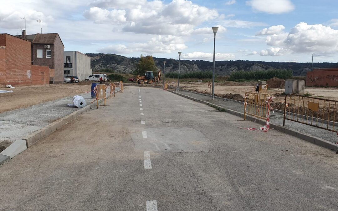 En marcha las obras del nuevo acerado de las calles Infanta Elena y Giner de los Ríos
