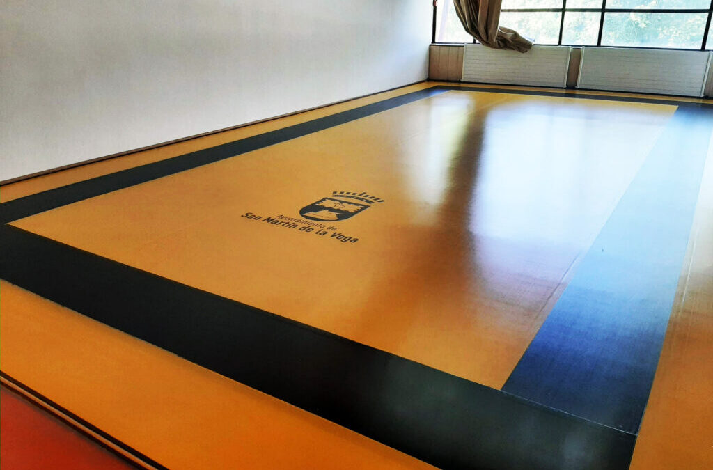 El polideportivo municipal estrena nuevos tatamis para la práctica de artes marciales