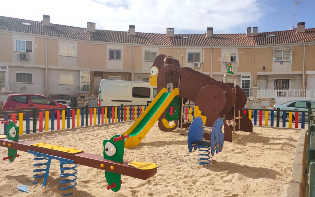 Finalizados los trabajos de remodelación del parque infantil situado en la calle 8 de marzo