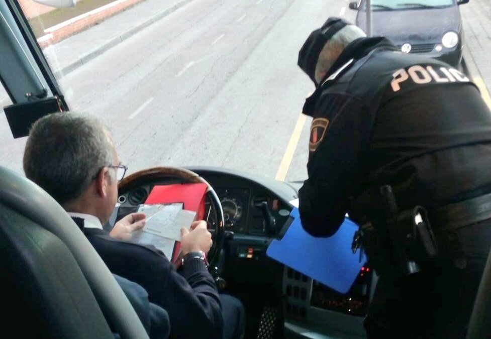 La Policía Local intensifica el control y vigilancia del transporte escolar
