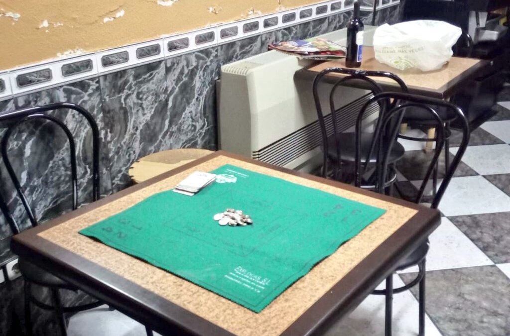 La Policía Local denuncia a un bar por quebrantar el cierre en estado de alarma