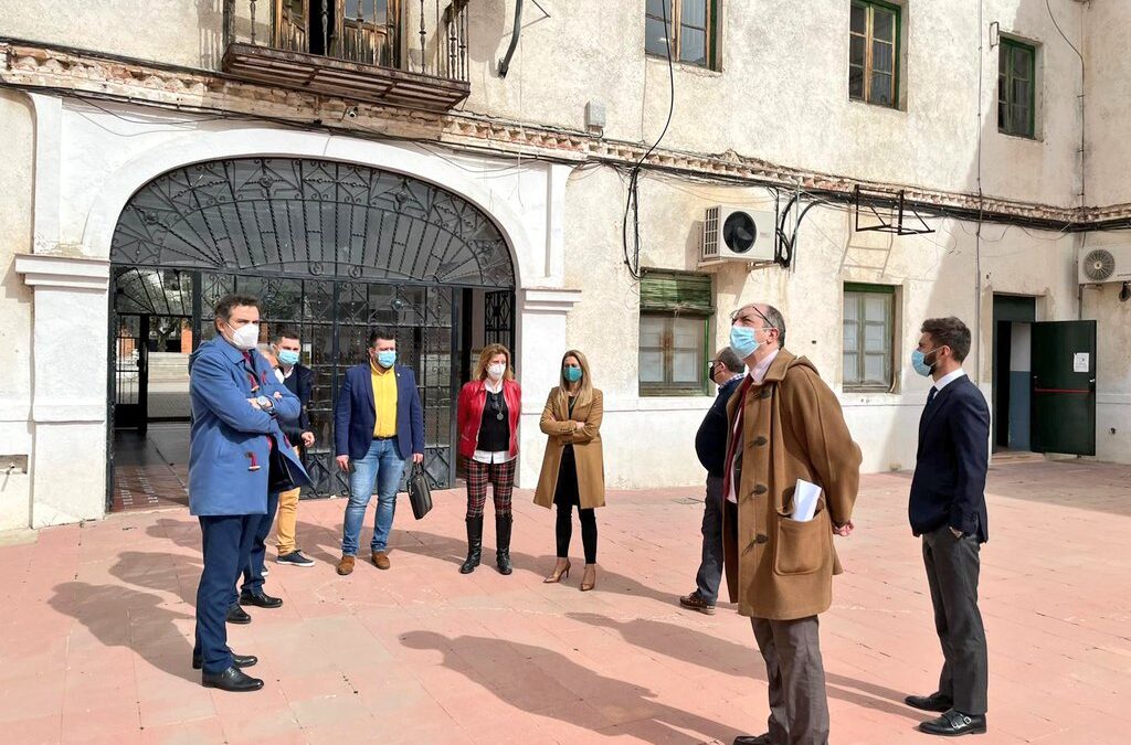 Ayuntamiento y Comunidad abordan futuras inversiones en los colegios públicos