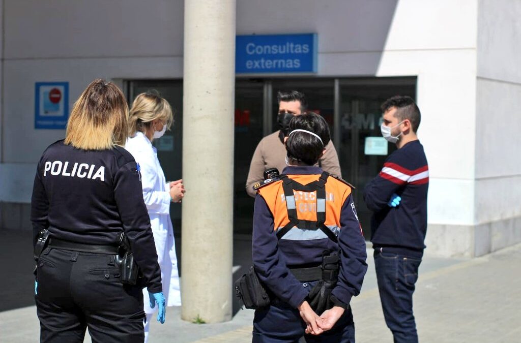 San Martín de la Vega entrega 17.000 guantes al hospital Infanta Elena