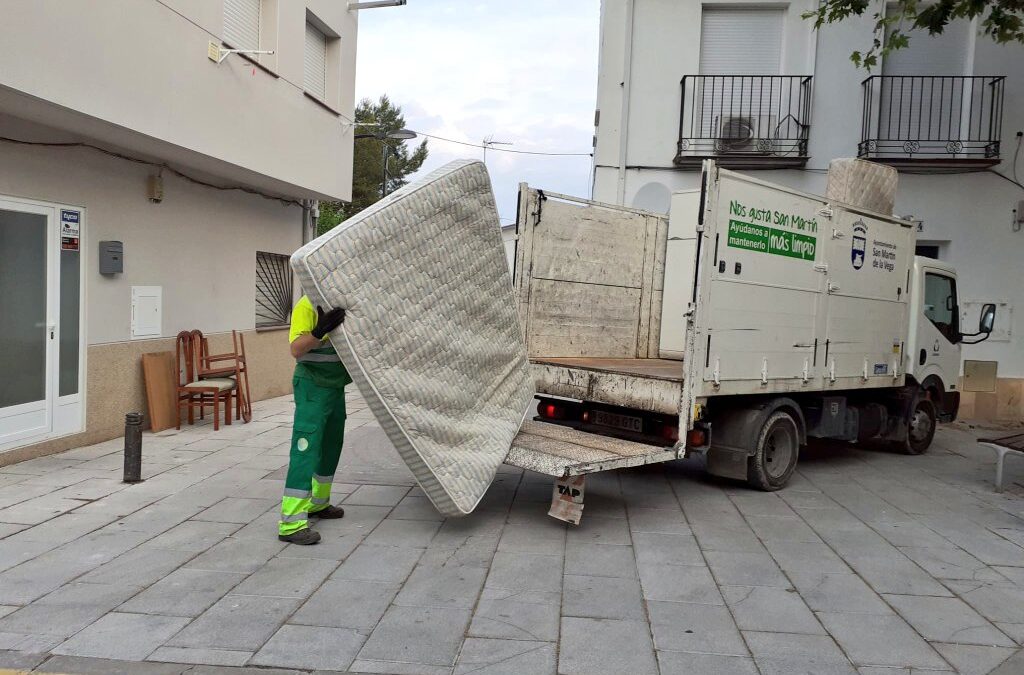 Más de 90 avisos de recogida gratuita a domicilio de muebles y enseres