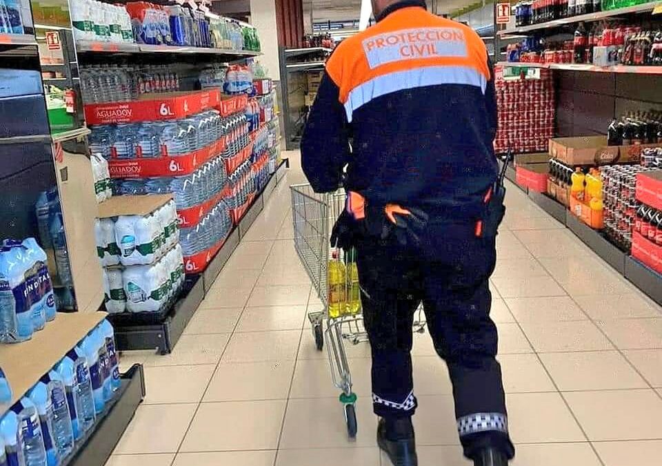 Más de 60 familias atendidas en la compra a domicilio durante el estado de alarma