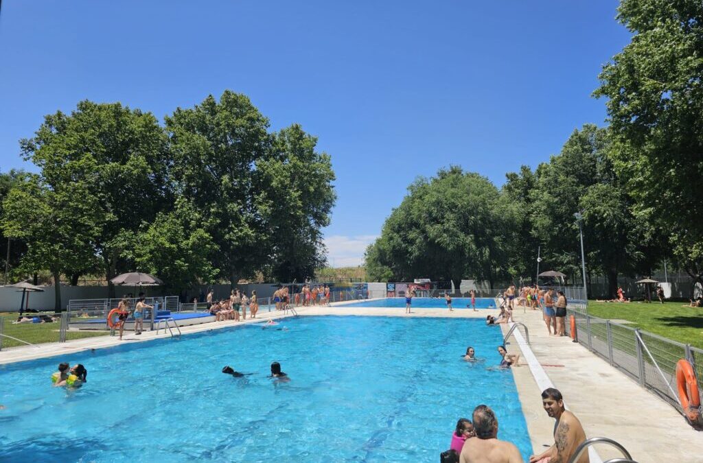 El próximo viernes 12 se inicia la temporada de piscina de verano con acceso gratuito durante toda la jornada