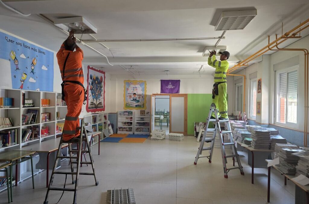 El Ayuntamiento mejora los centros educativos durante el verano con nuevas instalaciones sostenibles y espacios infantiles