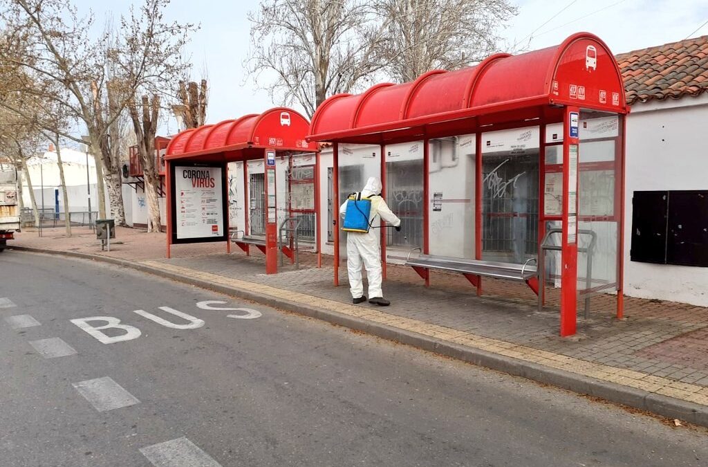 Baldeo y desinfección de espacios públicos