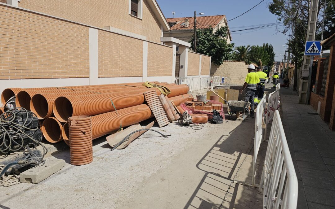Avanzan las obras de ampliación y mejora de colectores en la calle Jardines