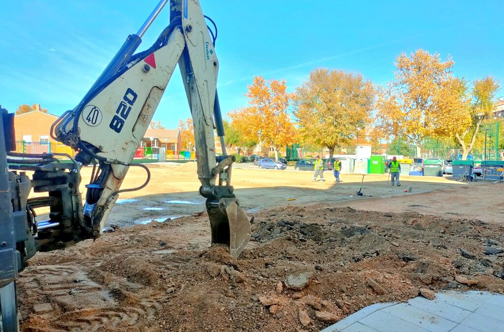 Comienzan las obras de asfaltado del nuevo aparcamiento en la calle Quiñón