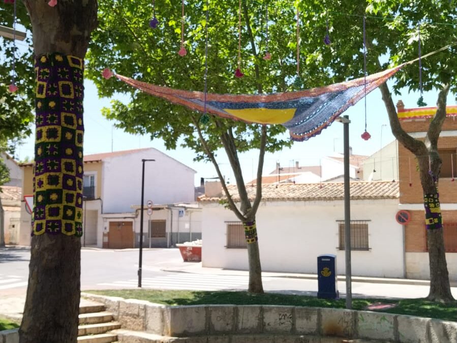 El movimiento urbano de ganchillo se instala en la plaza Martín Pescador