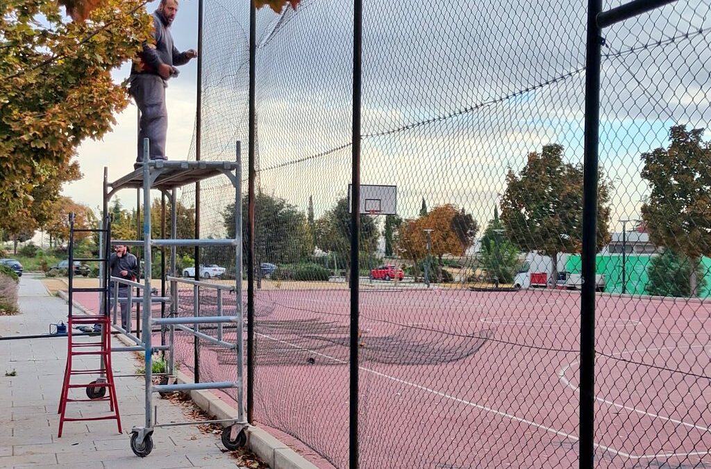 En marcha el nuevo vallado de las pistas deportivas del parque Comunidad de Madrid