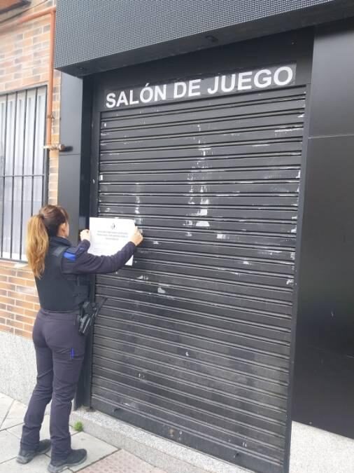 San Martín de la Vega clausura un local de apuestas por permitir el consumo de tabaco